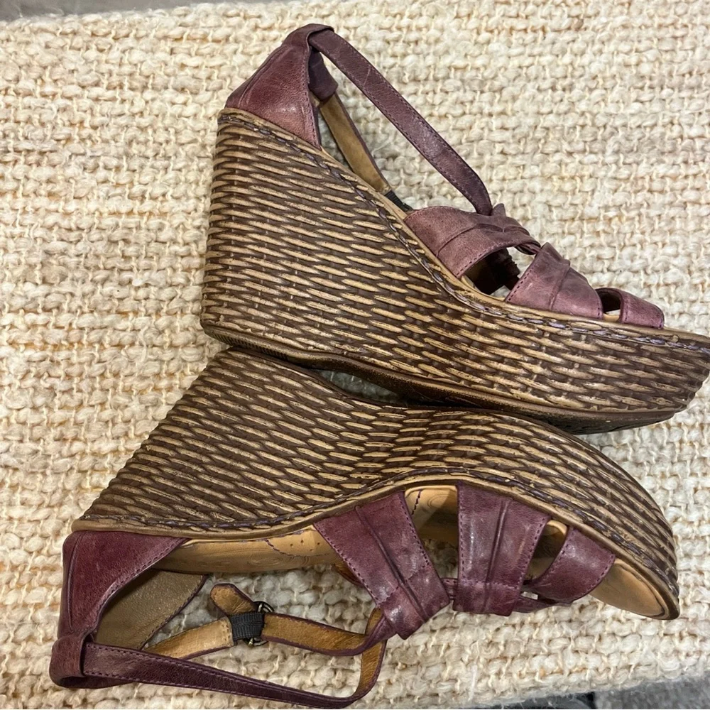 Born Wedge Sandals Women's‎ Size 9 Open Toe Leather Shoes Straps Style W62234